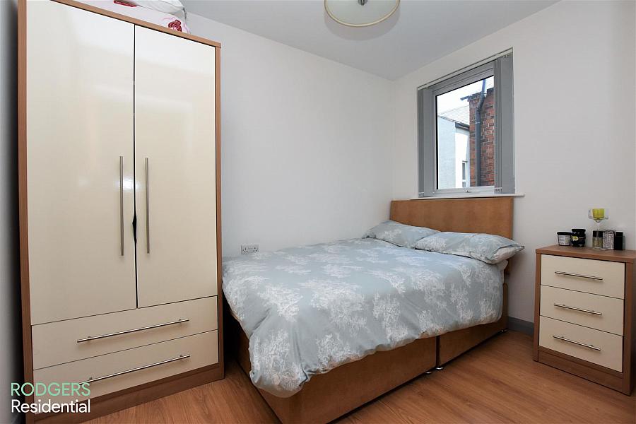 Apt 10, 104 Eglantine Avenue