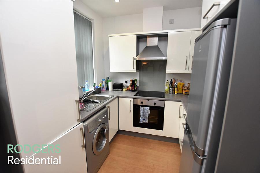 Apt 8, 108 Eglantine Avenue