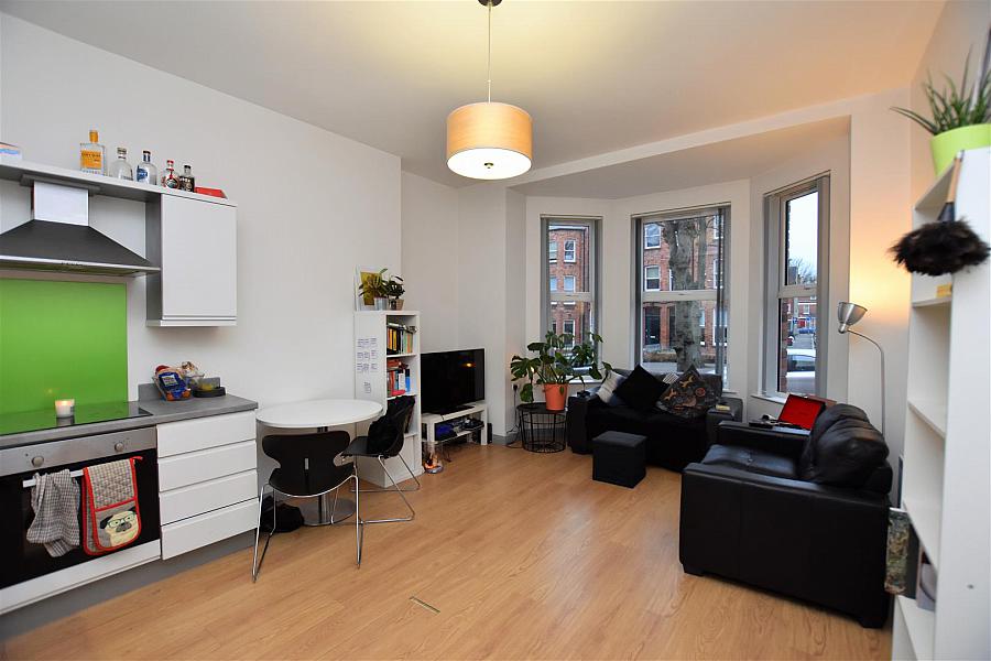 Apt 4, 104 Eglantine Avenue