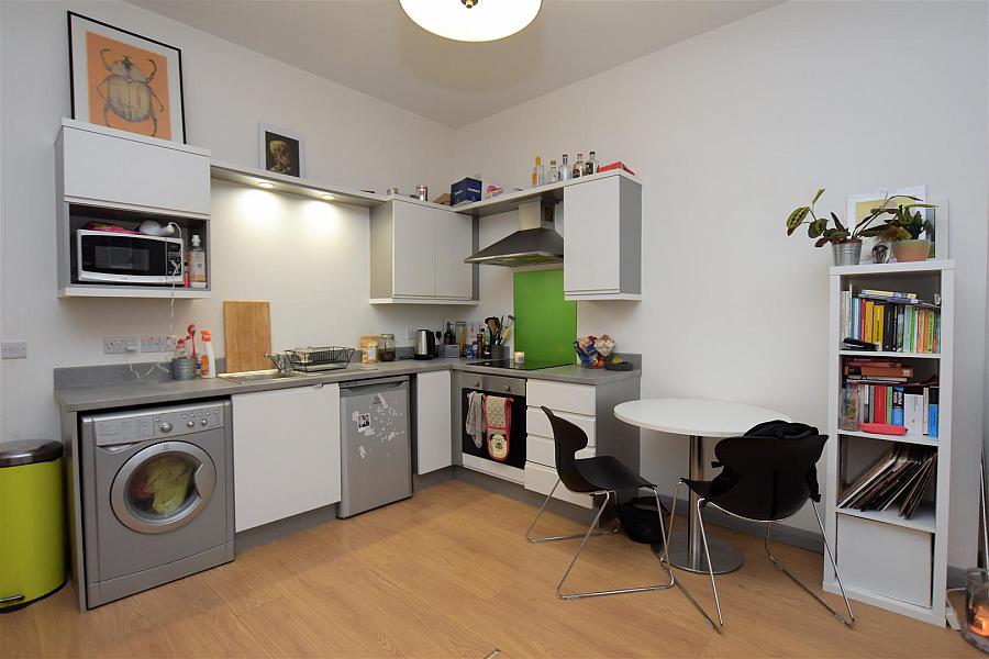 Apt 4, 104 Eglantine Avenue