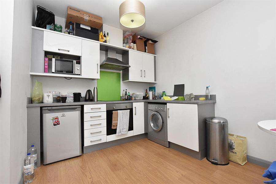 Apt 2, 125 Wellesley Avenue