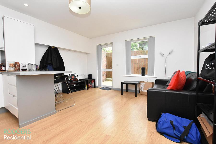 Apt 2, 104 Eglantine Avenue