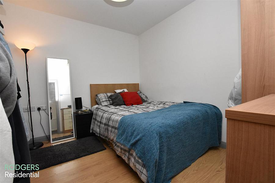 Apt 2, 104 Eglantine Avenue