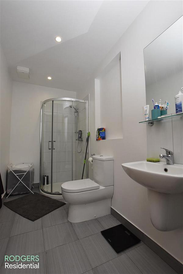 Apt 2, 104 Eglantine Avenue