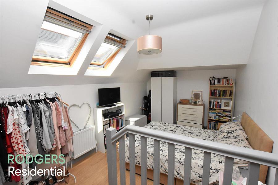 Apt 11, 104 Eglantine Avenue