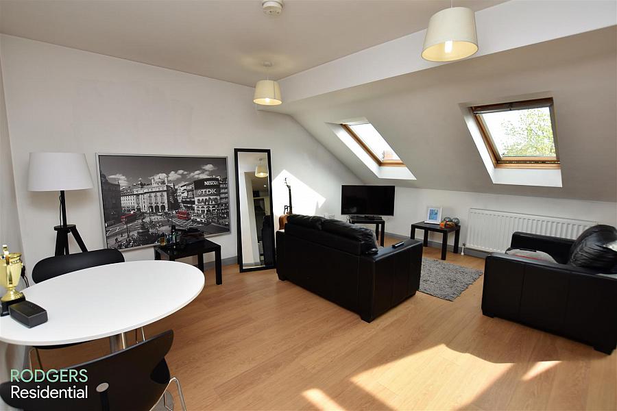 Apt 13, 108-110 Eglantine Avenue