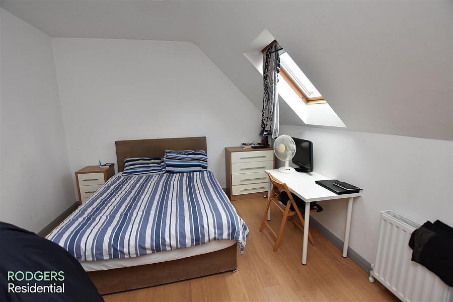 Apt 13, 108-110 Eglantine Avenue