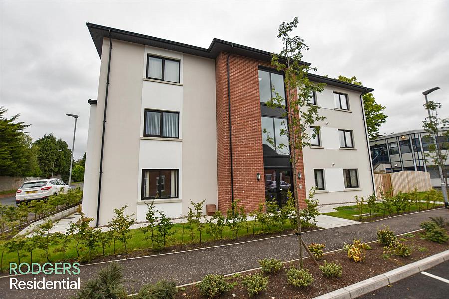 Apt 3, 86 Kinross Avenue