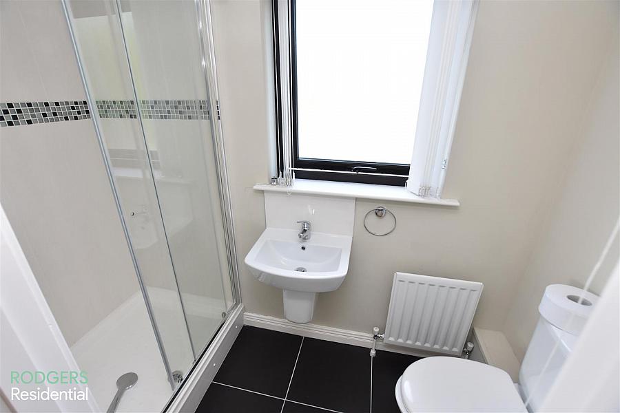 Apt 3, 86 Kinross Avenue