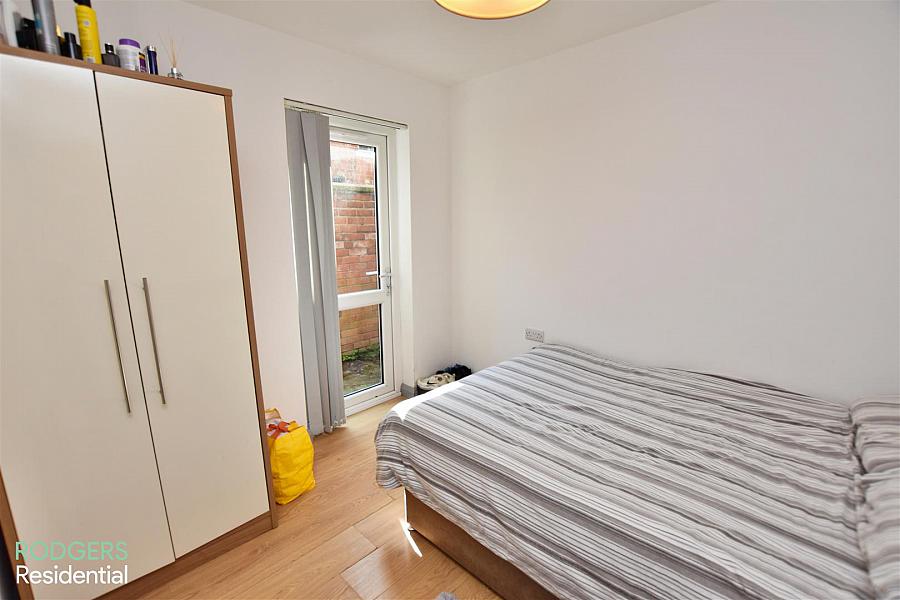 Apt 3, 104 Eglantine Avenue