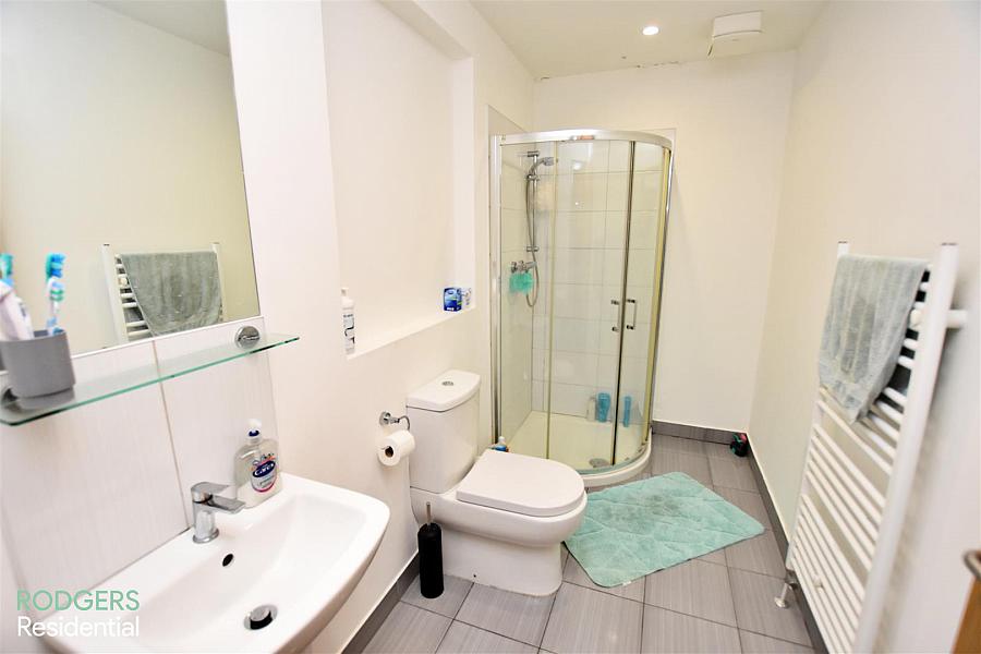 Apt 3, 104 Eglantine Avenue