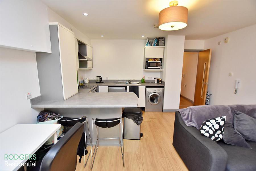 Apt 3, 104 Eglantine Avenue