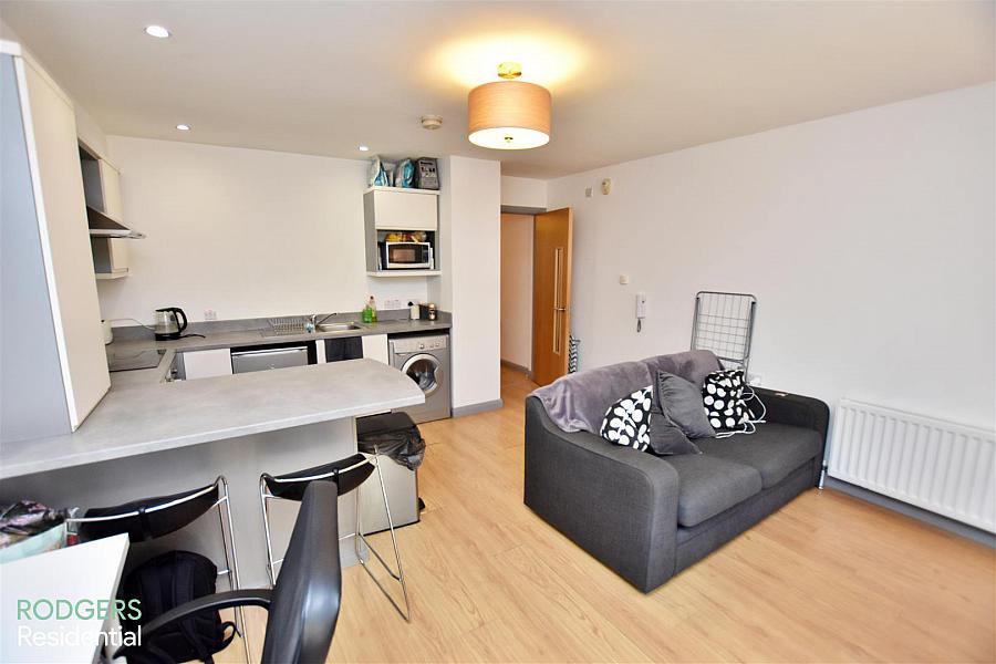 Apt 3, 104 Eglantine Avenue