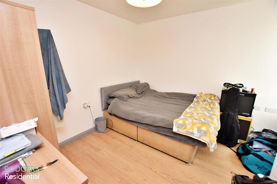 Apt 3, 104 Eglantine Avenue