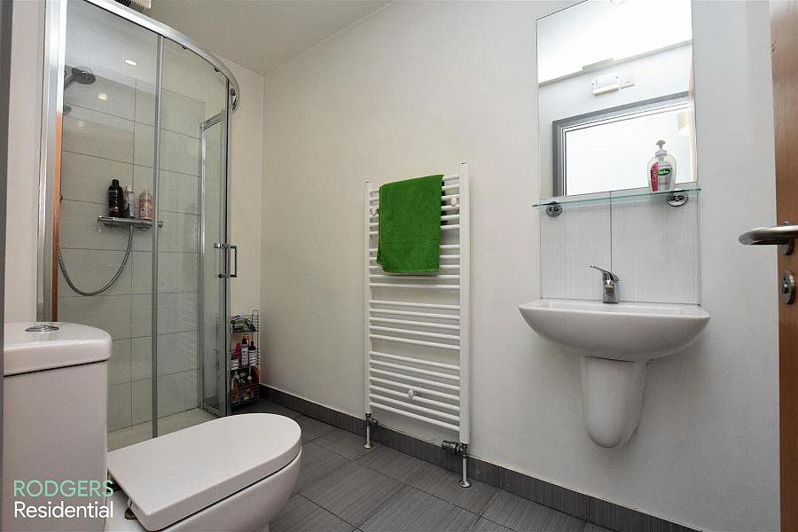 Apt 5, 104 Eglantine Avenue