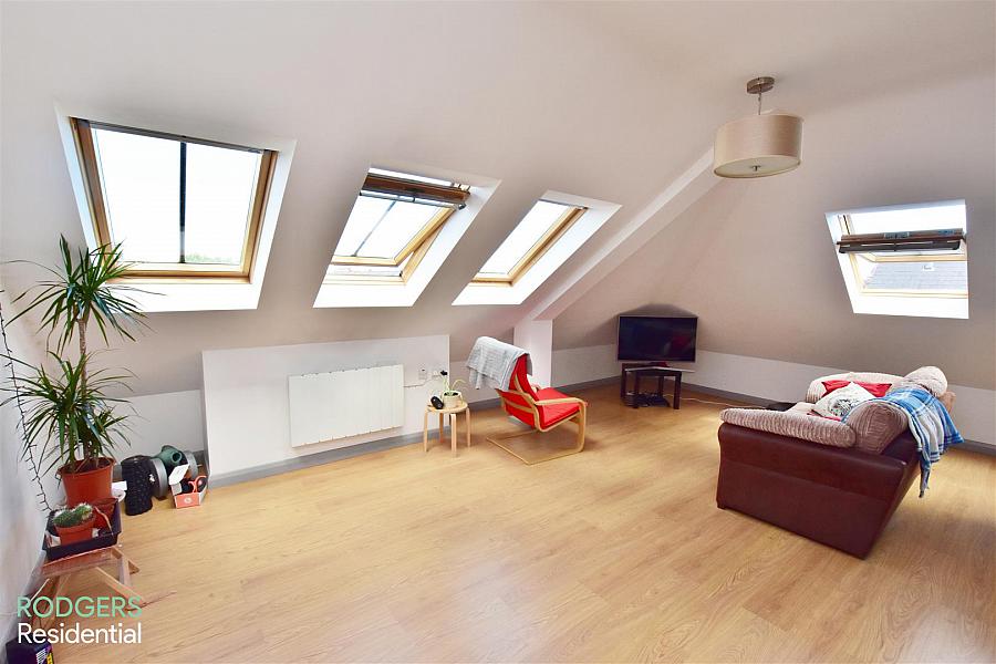 Apt 13, 125 Wellesley Avenue