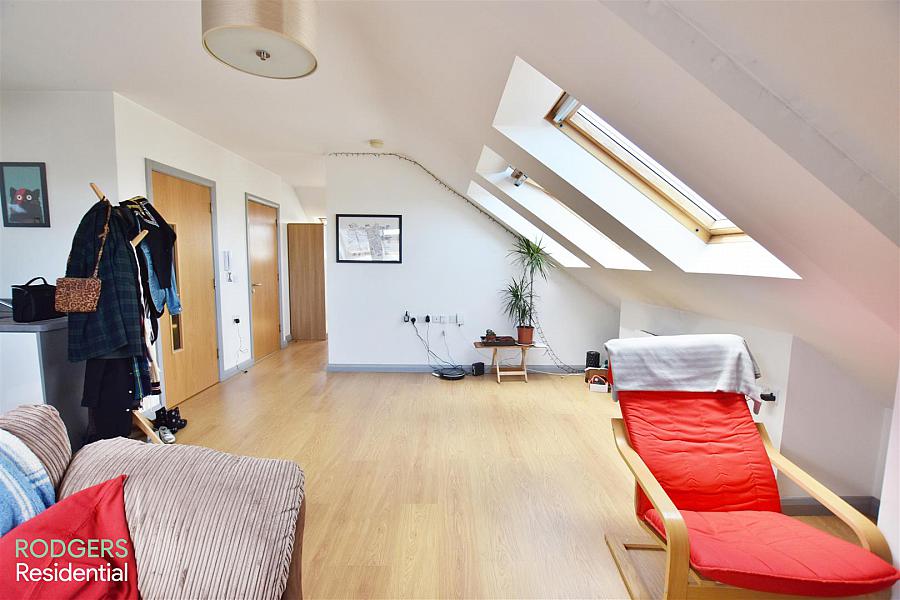 Apt 13, 125 Wellesley Avenue