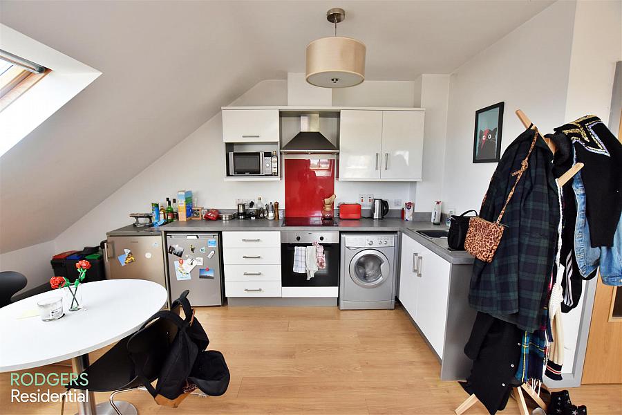 Apt 13, 125 Wellesley Avenue