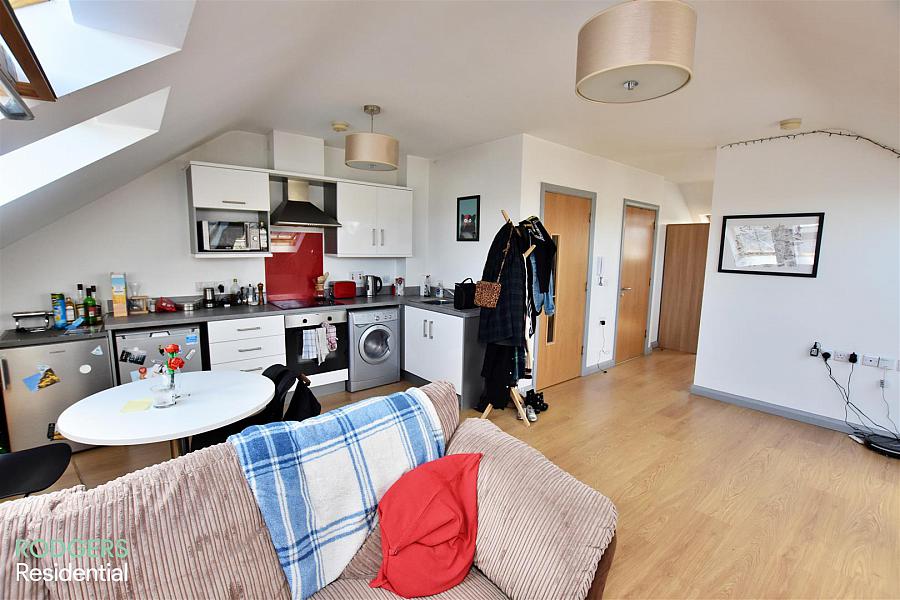 Apt 13, 125 Wellesley Avenue