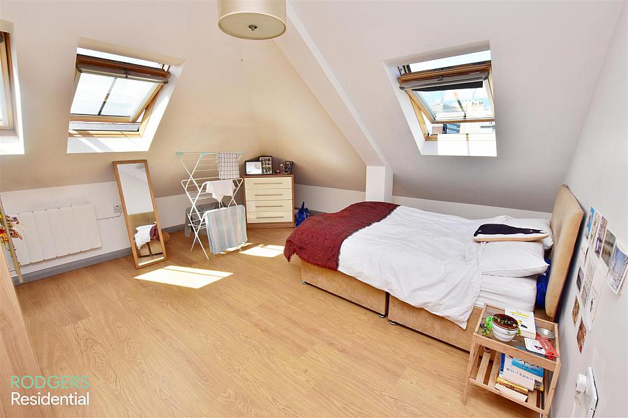 Apt 13, 125 Wellesley Avenue