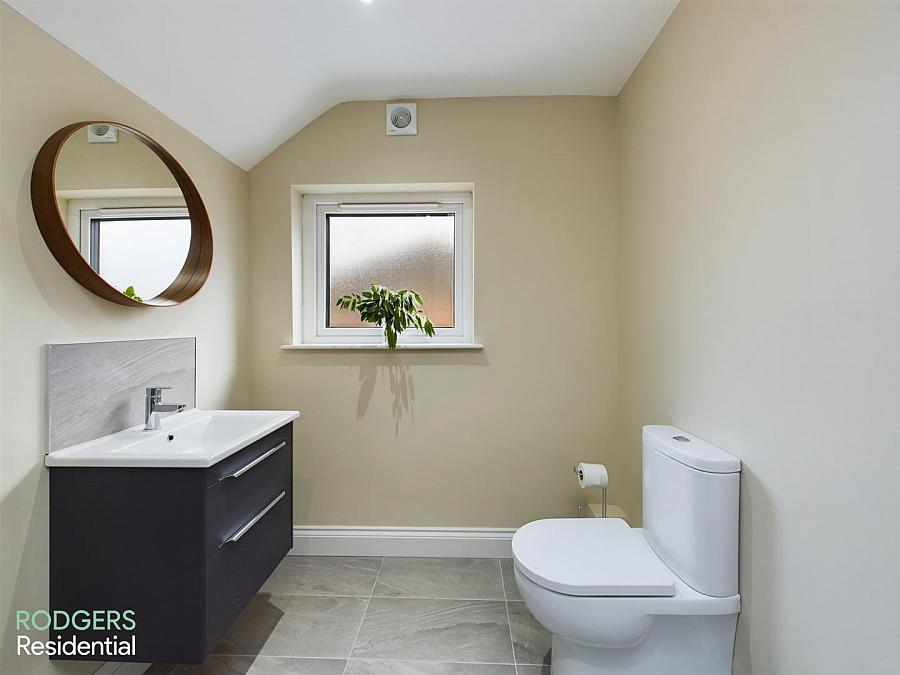 Apt 5, 14 Windsor Avenue