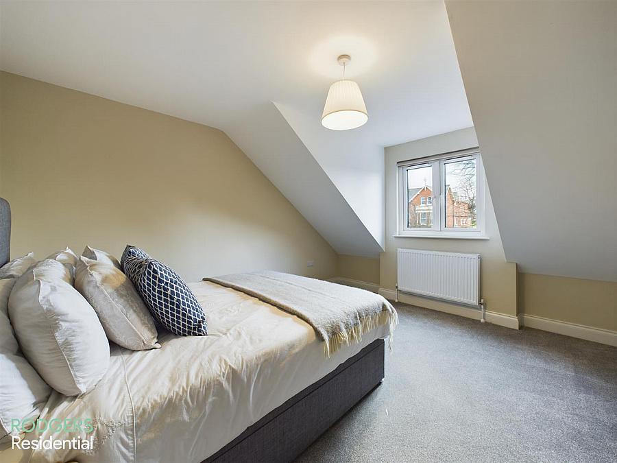 Apt 5, 14 Windsor Avenue