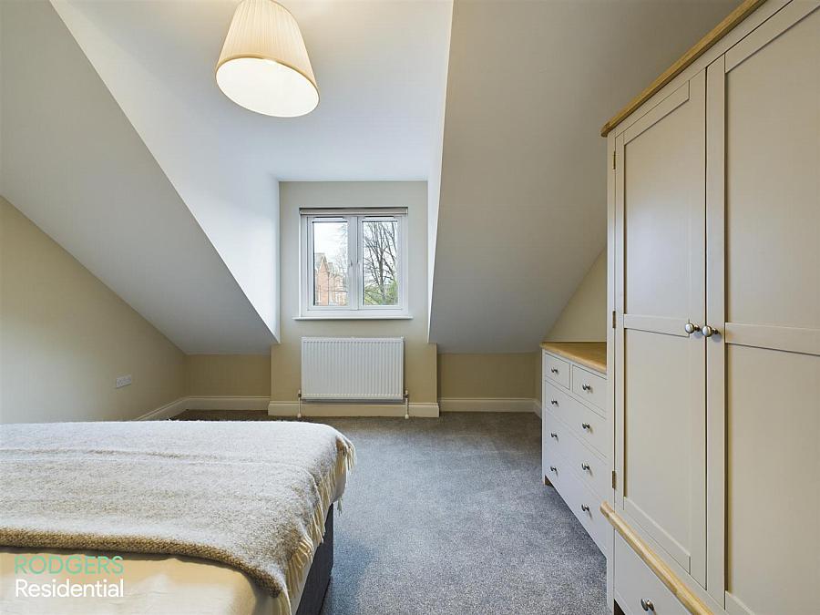 Apt 5, 14 Windsor Avenue