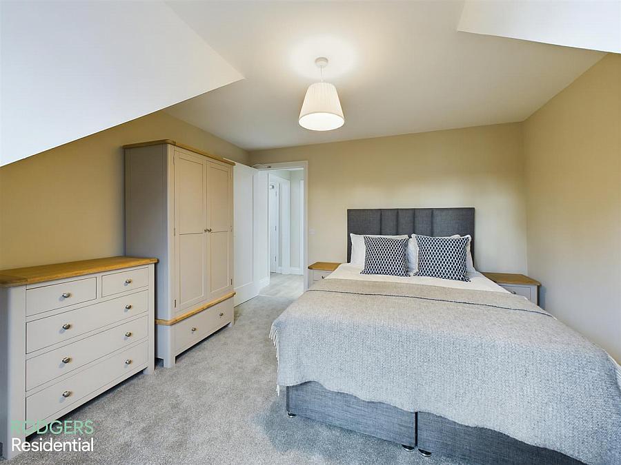 Apt 5, 14 Windsor Avenue