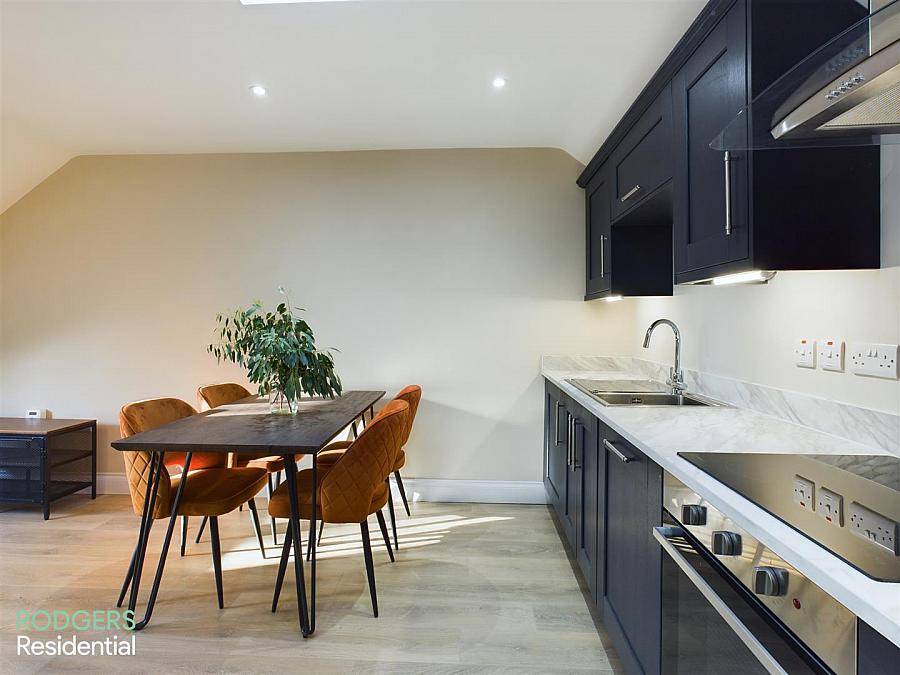 Apt 5, 14 Windsor Avenue