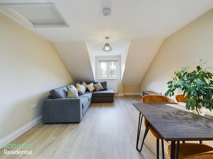 Apt 5, 14 Windsor Avenue