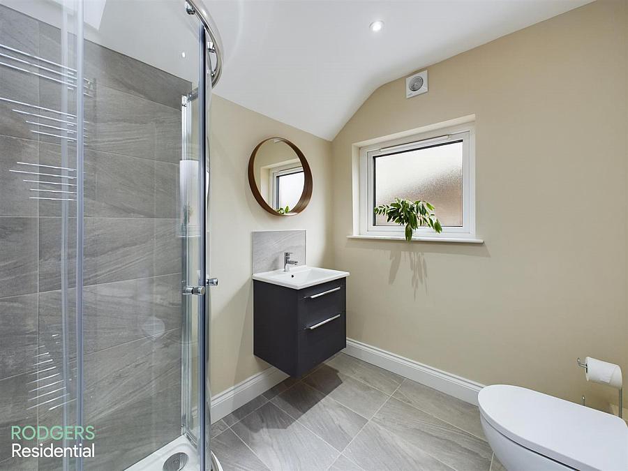 Apt 5, 14 Windsor Avenue