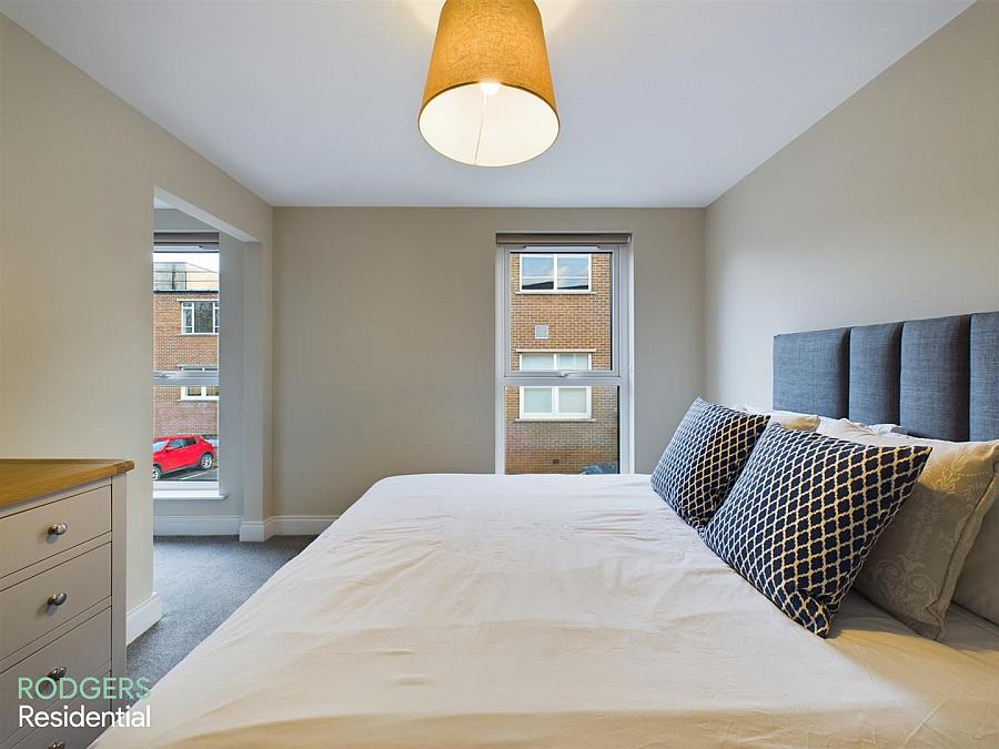 Apt 2 14A Windsor Avenue