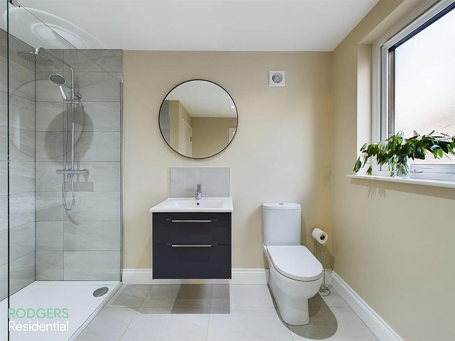 Apt 2 14A Windsor Avenue