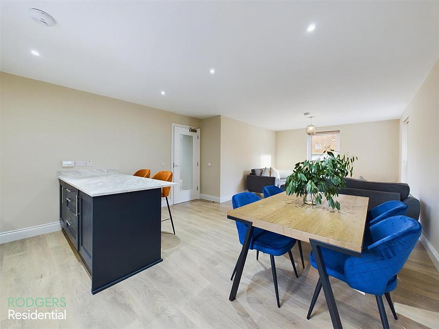 Apt 1, 14a Windsor Avenue