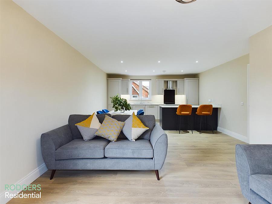 Apt 1, 14a Windsor Avenue