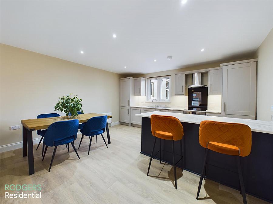 Apt 1, 14a Windsor Avenue