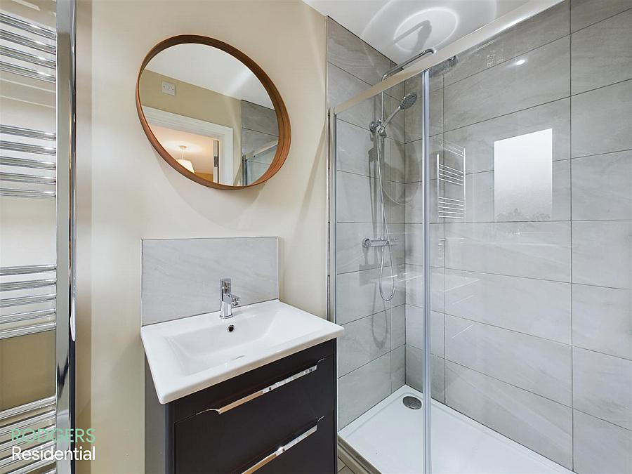 Apt 1, 14a Windsor Avenue