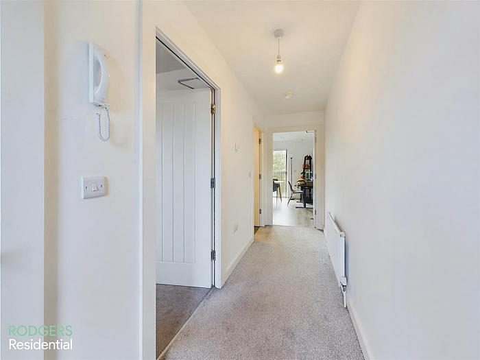 Apt 4, 25 Bridge End