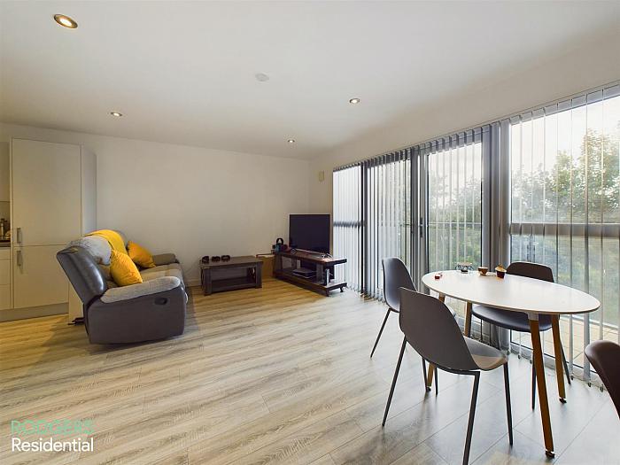 Apt 4, 25 Bridge End