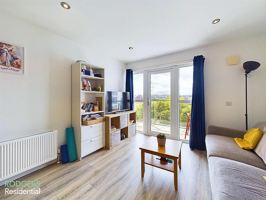 Apt 9, 37 Bridge End