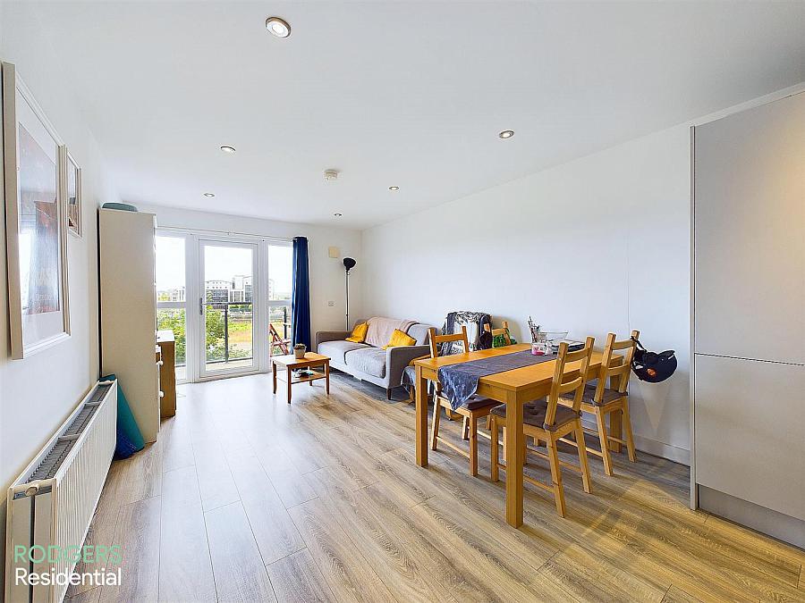 Apt 9, 37 Bridge End