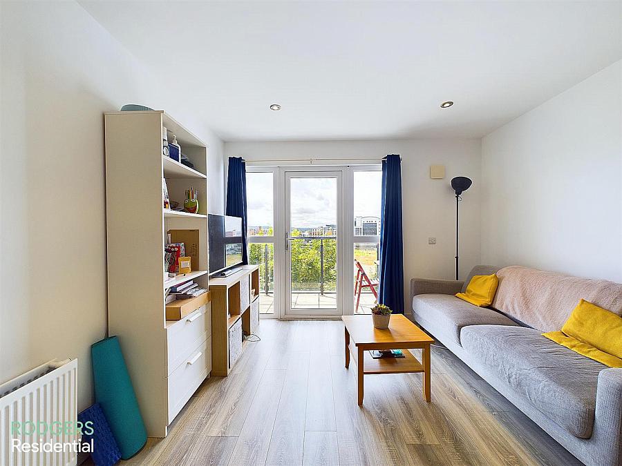 Apt 9, 37 Bridge End