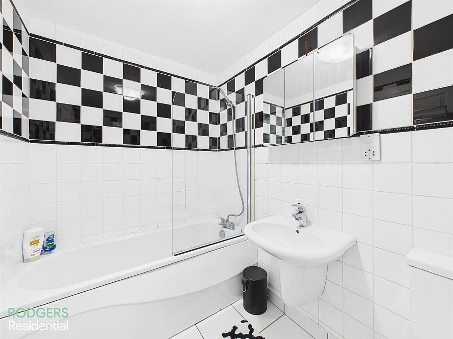 Apt 3, Byron Court Kinnegar Road