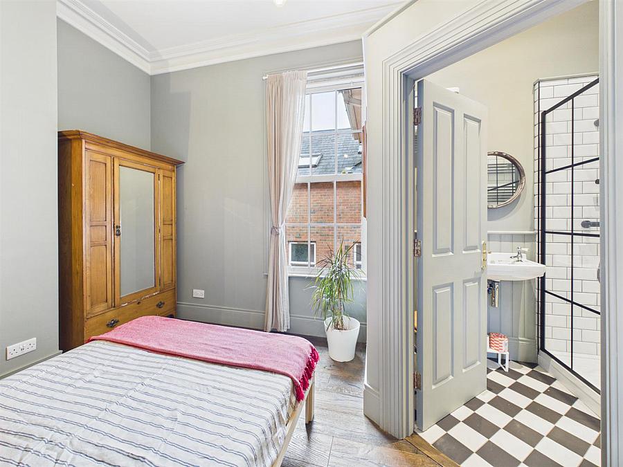 Apt 8, 'L'academie' College Gardens