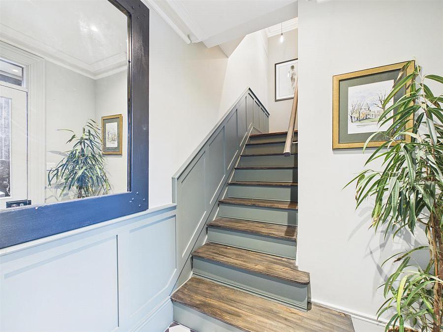 Apt 8, 'L'academie' College Gardens