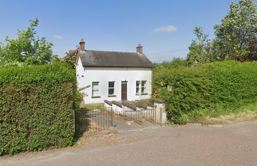 Country cottage with spacious grounds, 4 Glenavy Road
