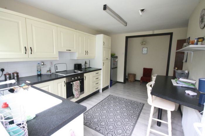 10 Helens Park