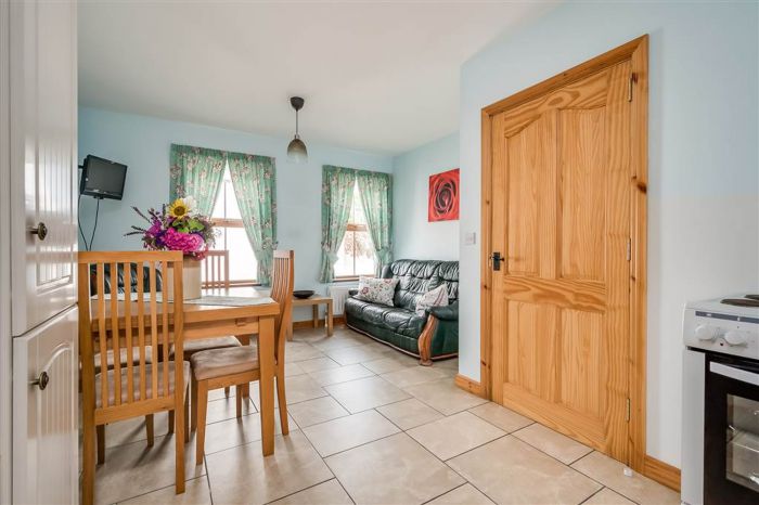 Flatfield Clocktower Cottages, Cottage 1, 71 Lany Road Flatfield Clocktower Cottages, Cottage 1, 71 Lany Road