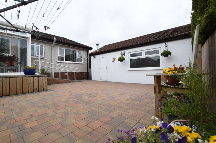 1 Ashcroft Close