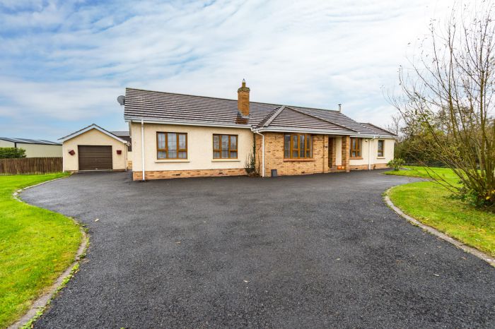 Bungalow with range of outbuildings, 3b Boghead Bridge Road, aghalee, BT67 0DL